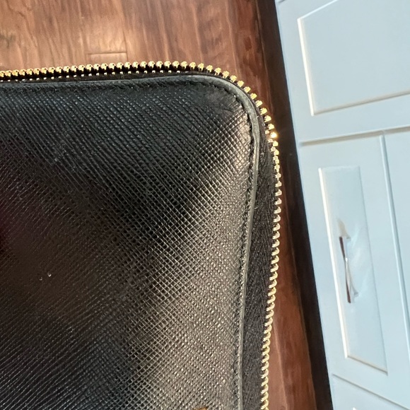 Authentic Large Saffiano Leather Wallet - Picture 4 of 5